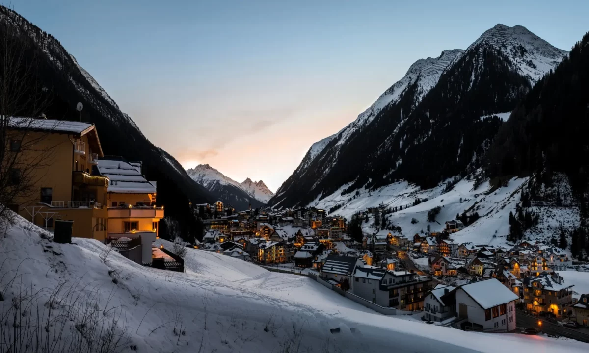 Utforska den berömda skidorten i Österrike och beställ skidresor till Ischgl!